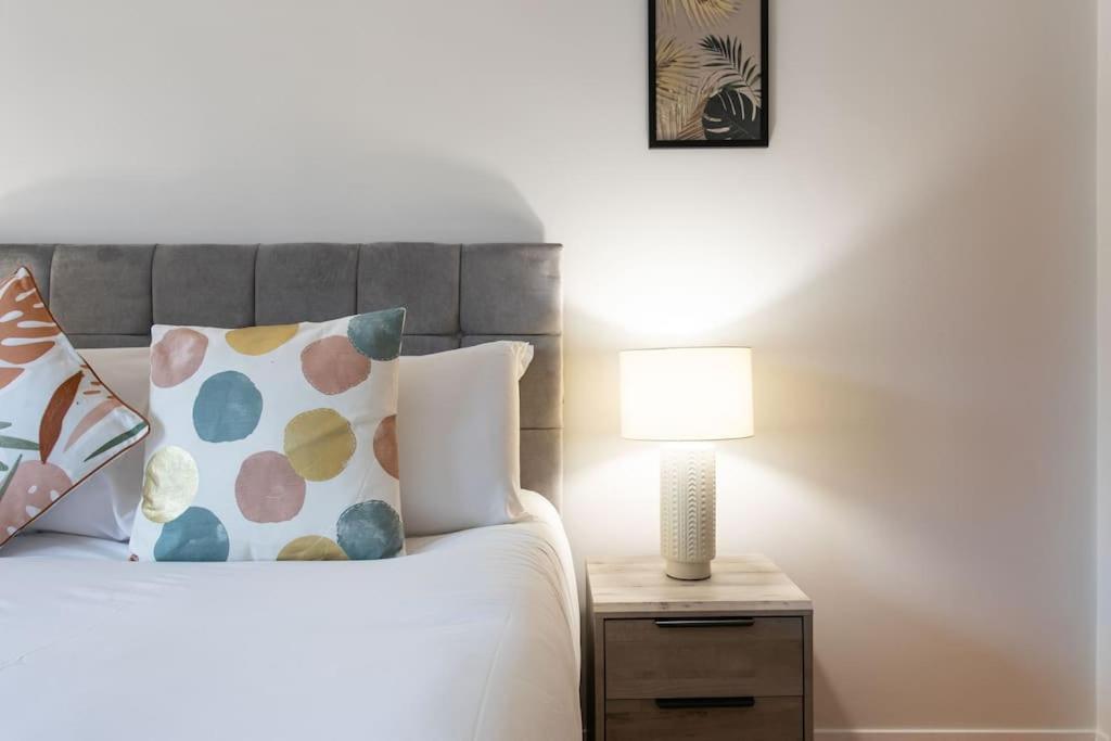 Centre Luxurious Free Parking Apartment *