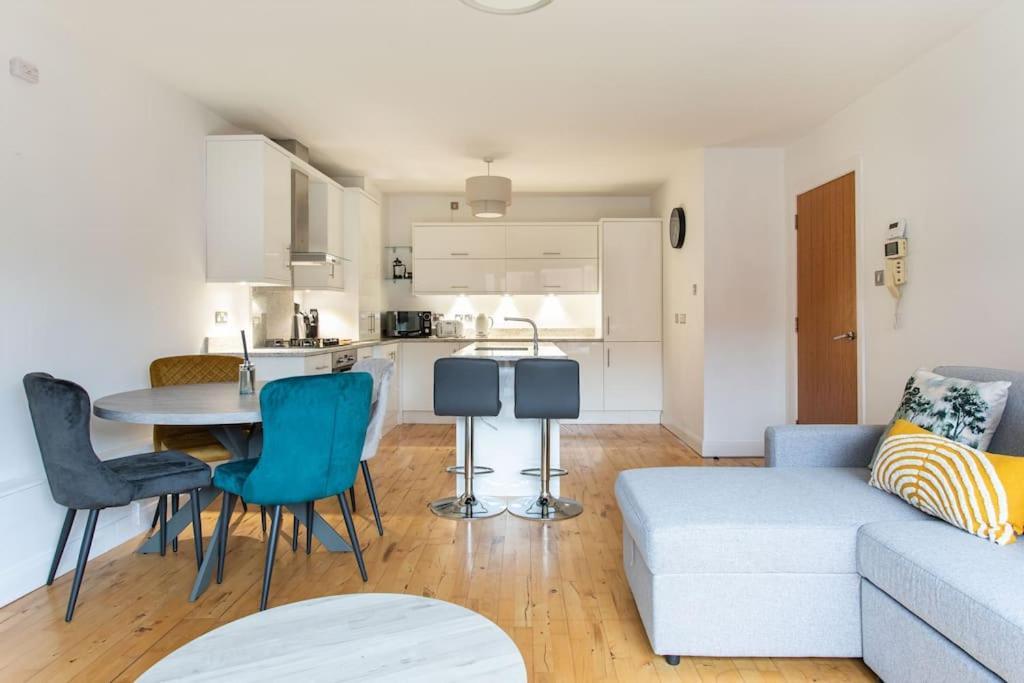Centre Luxurious Free Parking Apartment Belfast