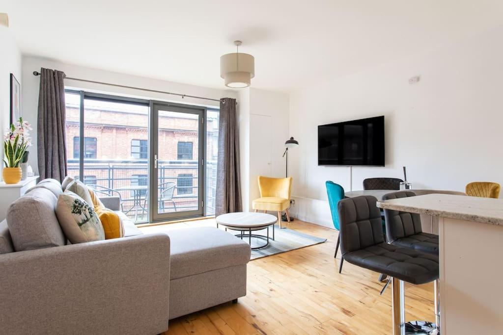 Centre Luxurious Free Parking Apartment *
