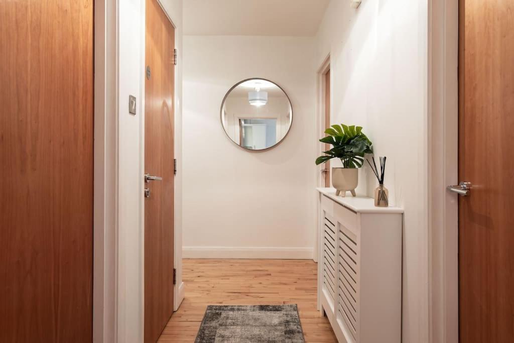 Centre Luxurious Free Parking Apartment