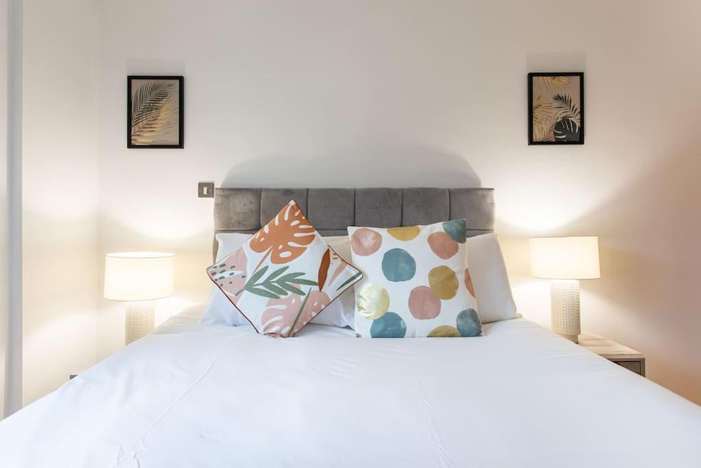 Centre Luxurious Free Parking Apartment
